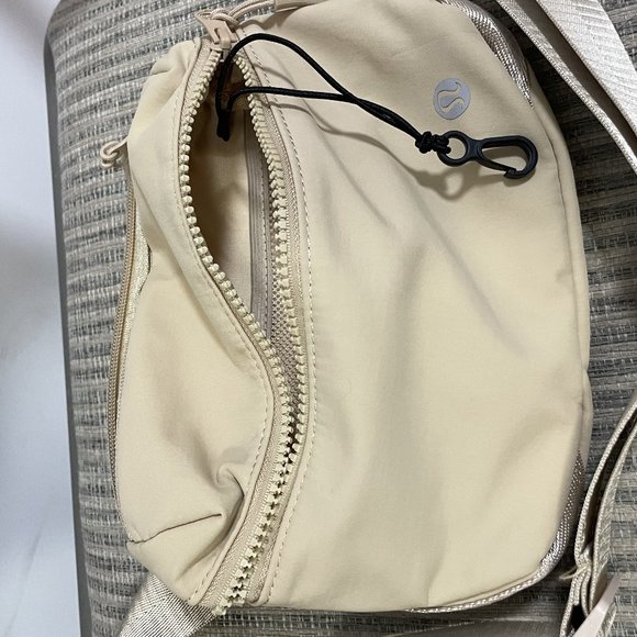 lululemon athletica Handbags - NWT Lululemon Everywhere Belt Bag